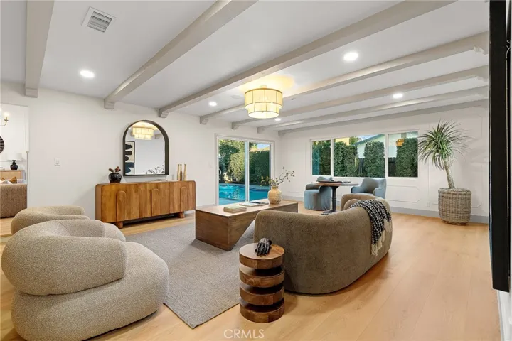 Spacious family room
