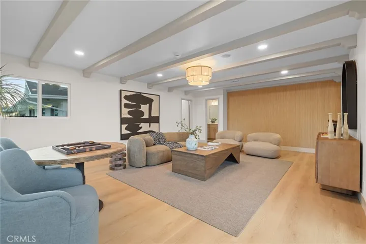 Spacious family room
