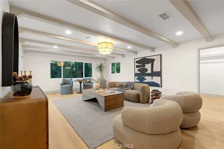 Spacious family room
