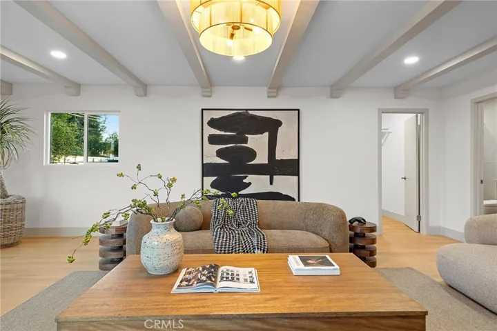 Spacious family room
