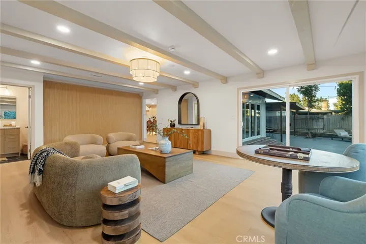 Spacious family room

