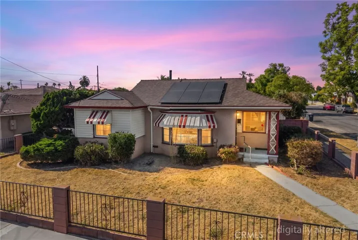1517 W Borchard Avenue, Santa Ana, California 92704