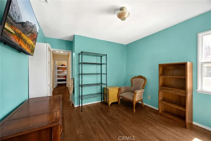 1517 W Borchard Avenue, Santa Ana, California 92704