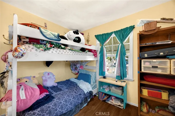 1517 W Borchard Avenue, Santa Ana, California 92704