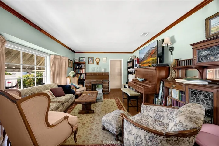 1517 W Borchard Avenue, Santa Ana, California 92704