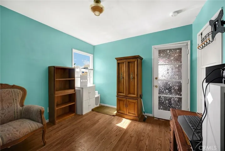 1517 W Borchard Avenue, Santa Ana, California 92704