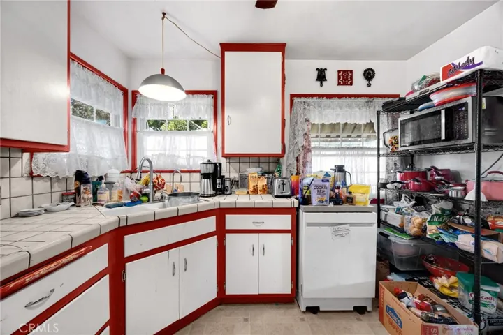 1517 W Borchard Avenue, Santa Ana, California 92704