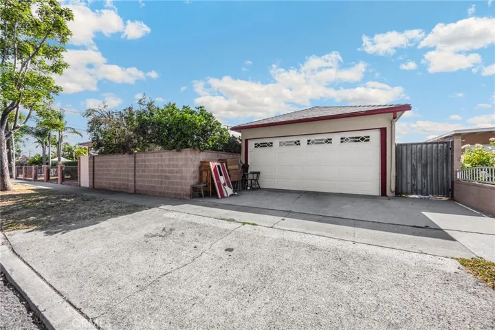 1517 W Borchard Avenue, Santa Ana, California 92704