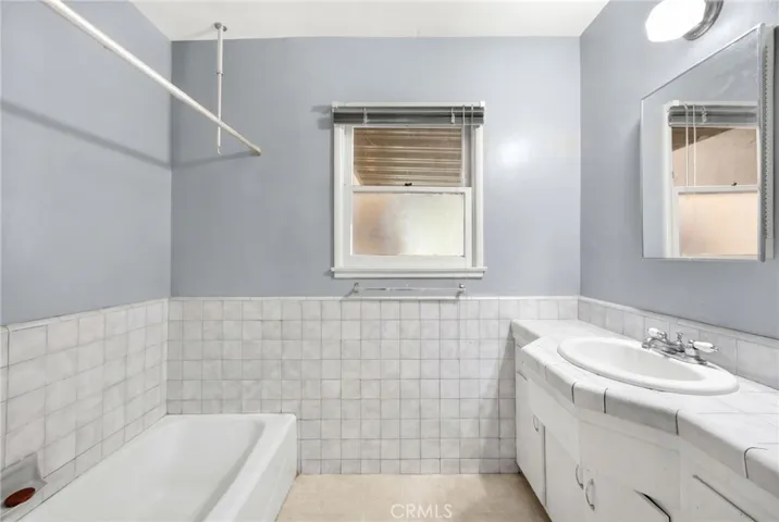 1517 W Borchard Avenue, Santa Ana, California 92704
