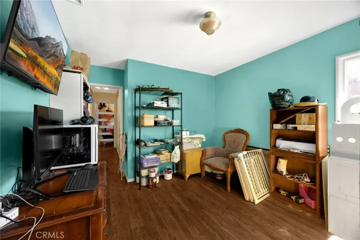1517 W Borchard Avenue, Santa Ana, California 92704