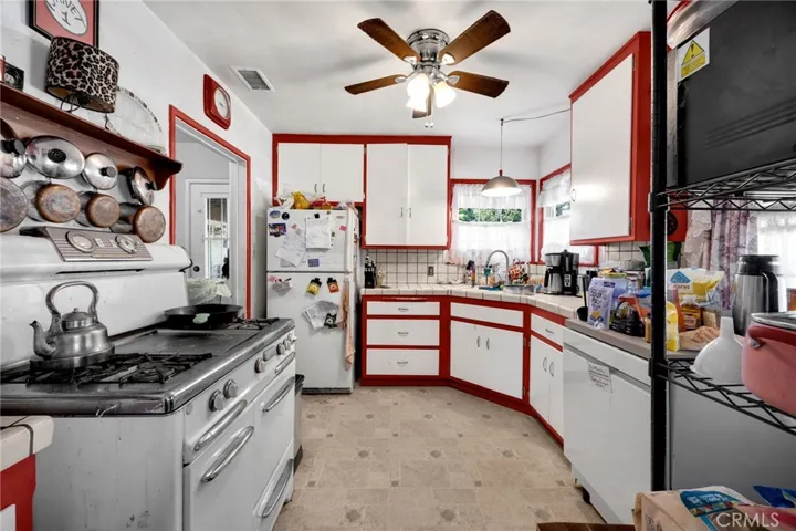 1517 W Borchard Avenue, Santa Ana, California 92704