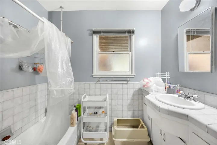 1517 W Borchard Avenue, Santa Ana, California 92704
