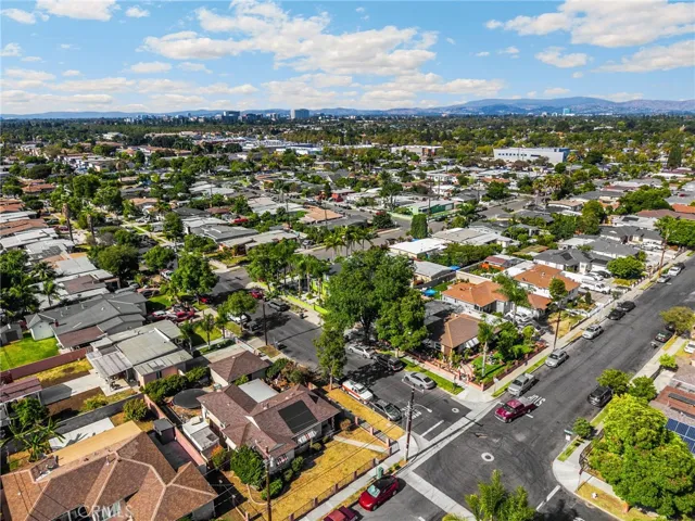 1517 W Borchard Avenue, Santa Ana, California 92704