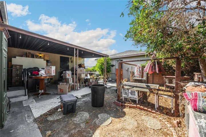 1517 W Borchard Avenue, Santa Ana, California 92704