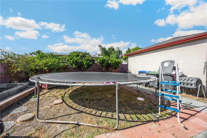1517 W Borchard Avenue, Santa Ana, California 92704