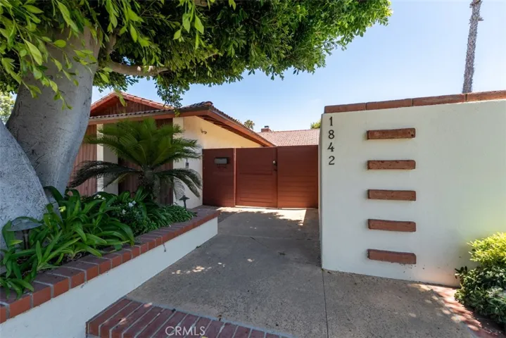 1842 Santiago, Newport Beach, California 92660
