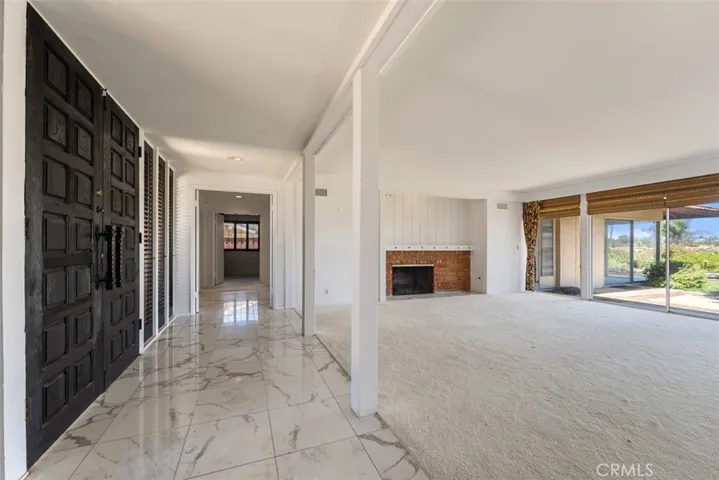 entry/living room