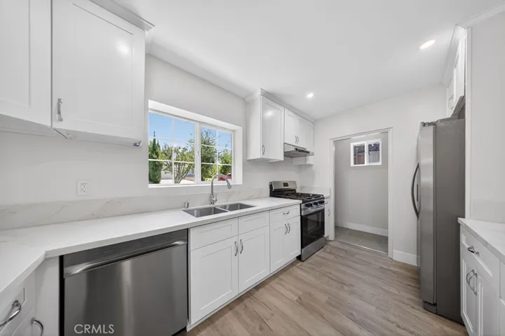 10227 Mcvine, Sunland, California 91040