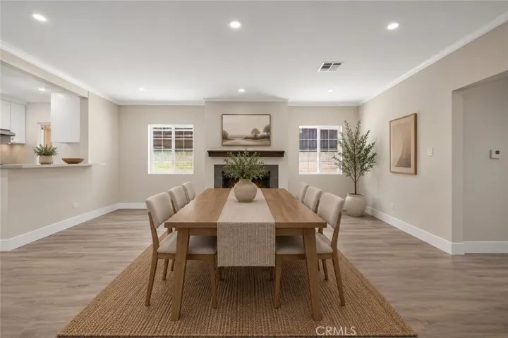 Virtual Staged dining room photo