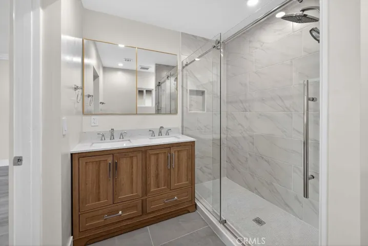 10227 Mcvine, Sunland, California 91040