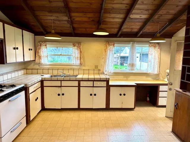 2 3rd Avenue, Davenport, California 95017