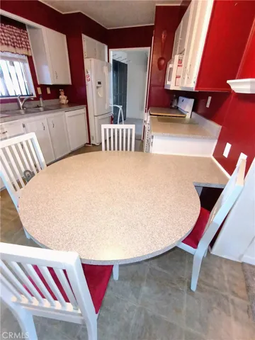 Built-in breakfast table