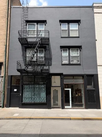 670674 Commercial Street, San Francisco, California 94111