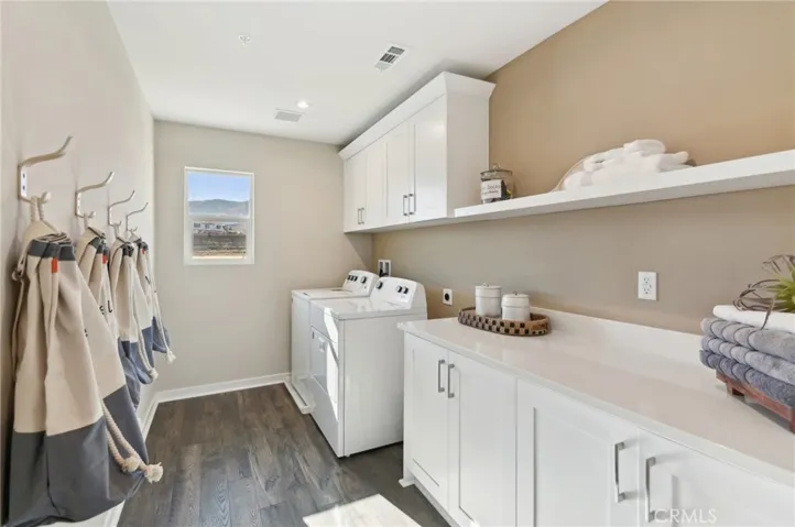 MODEL HOME