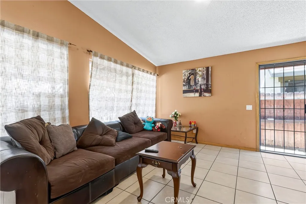 1105 Monroe, Lake Elsinore, California 92530 — photo 4