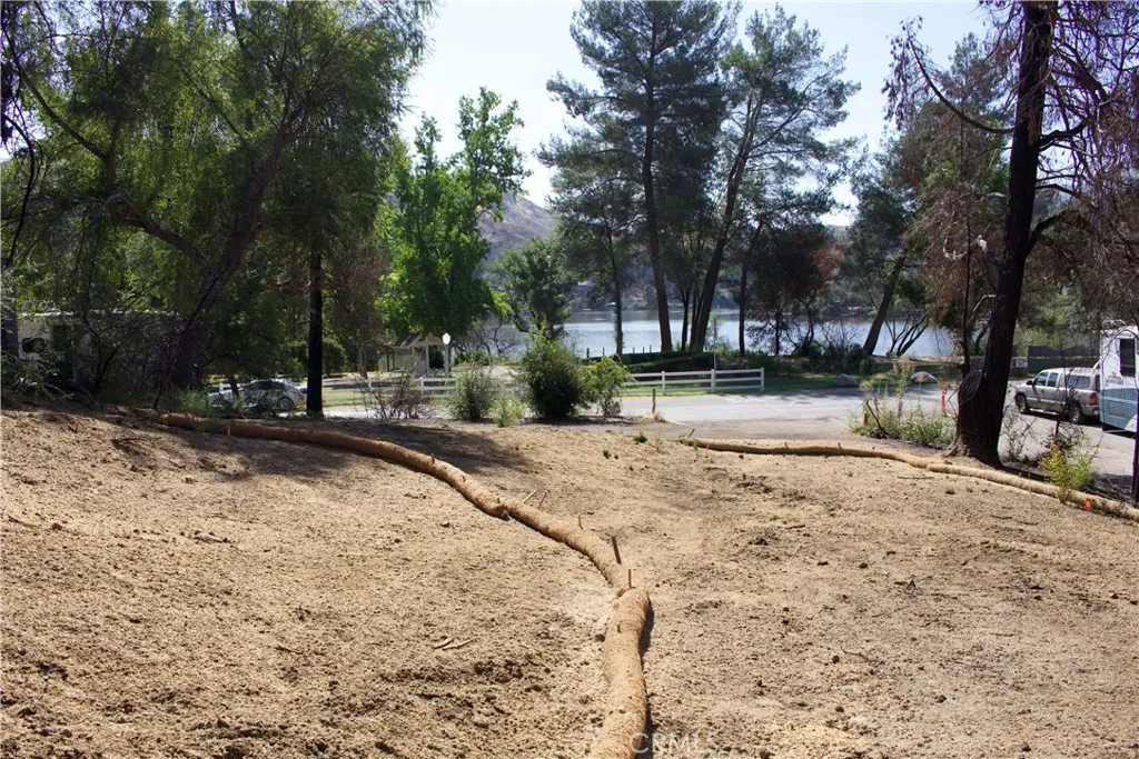 3/4 rear view towards lake.