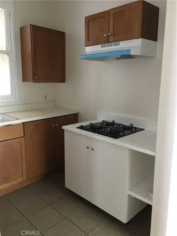 2710 Raymond Avenue, Los Angeles, California 90007