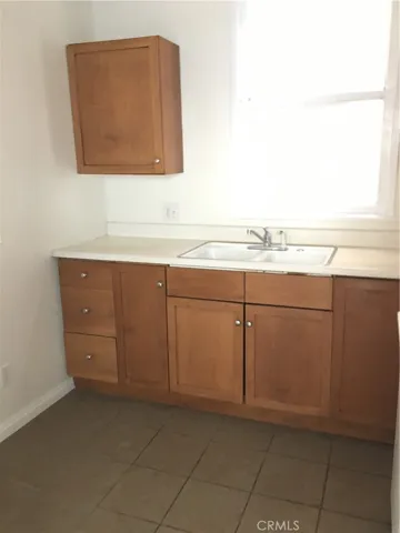 2710 Raymond Avenue, Los Angeles, California 90007