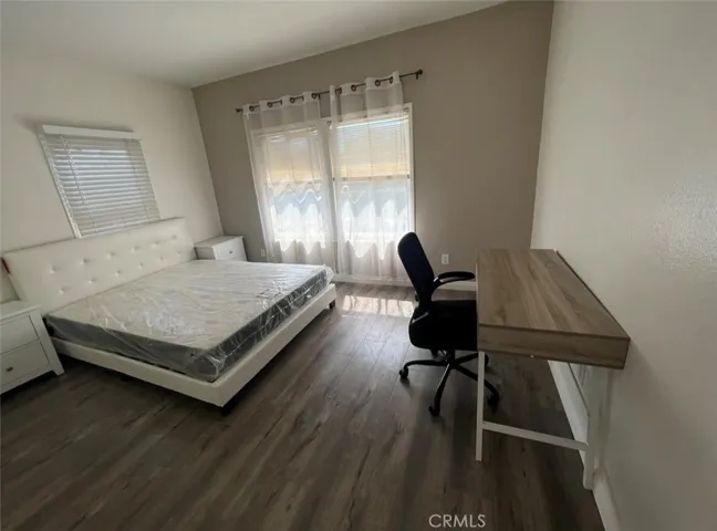2710 Raymond Avenue, Los Angeles, California 90007