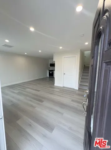 8550 Gloria Avenue, Los Angeles, California 91343
