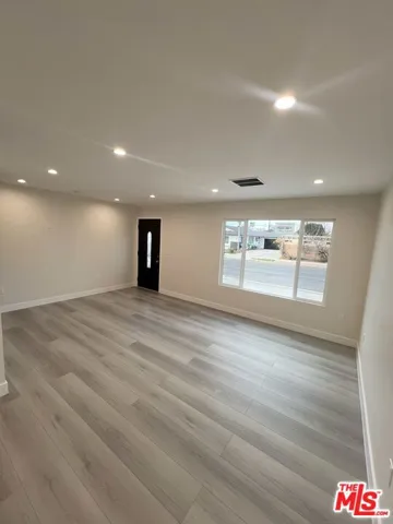 8550 Gloria Avenue, Los Angeles, California 91343