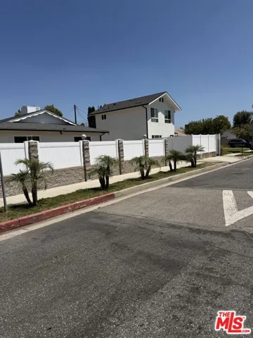 8550 Gloria Avenue, Los Angeles, California 91343