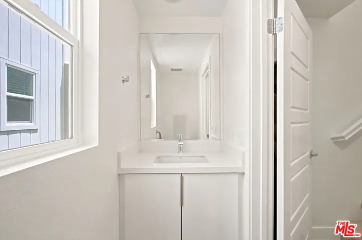 5262 N Rainier Way, Valley Village, California 91607