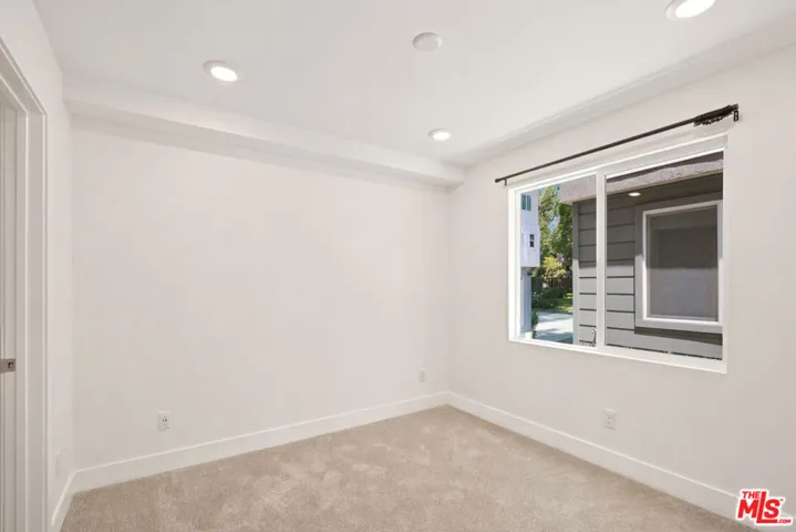 5262 N Rainier Way, Valley Village, California 91607