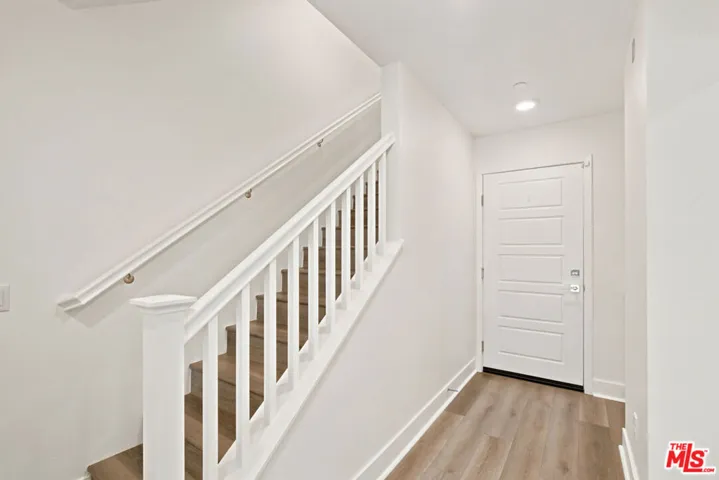 5262 N Rainier Way, Valley Village, California 91607