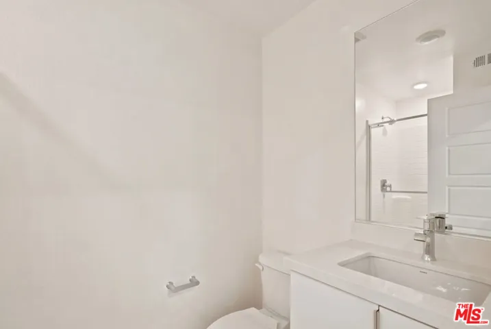 5262 N Rainier Way, Valley Village, California 91607