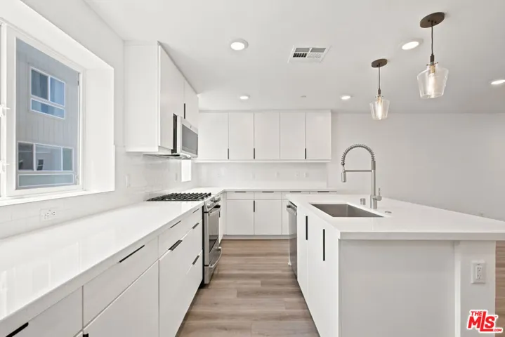 5262 N Rainier Way, Valley Village, California 91607