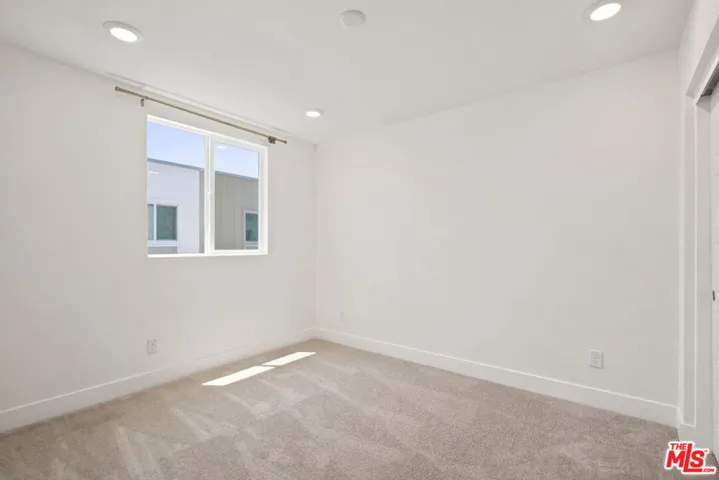 5262 N Rainier Way, Valley Village, California 91607