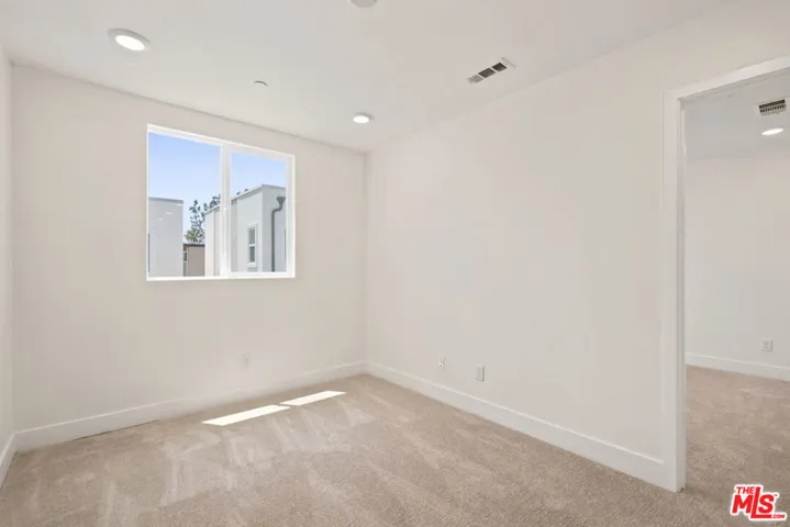 5262 N Rainier Way, Valley Village, California 91607