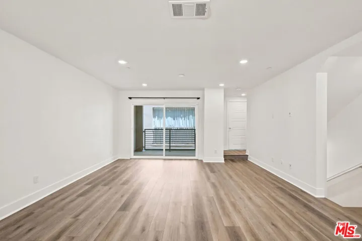 5262 N Rainier Way, Valley Village, California 91607