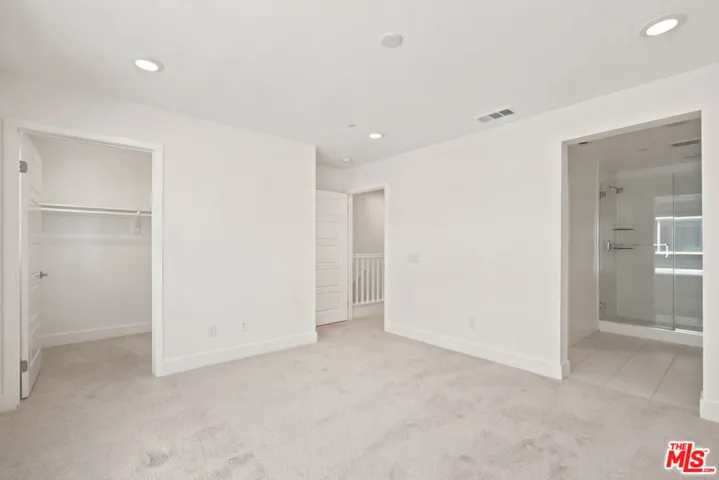 5262 N Rainier Way, Valley Village, California 91607