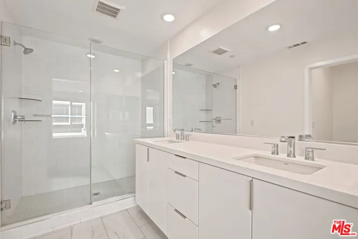5262 N Rainier Way, Valley Village, California 91607