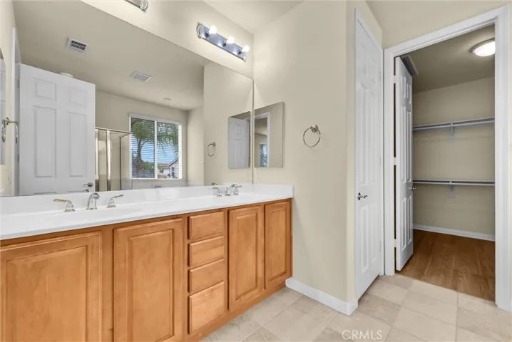 Main bathroom 1 and walk in closet