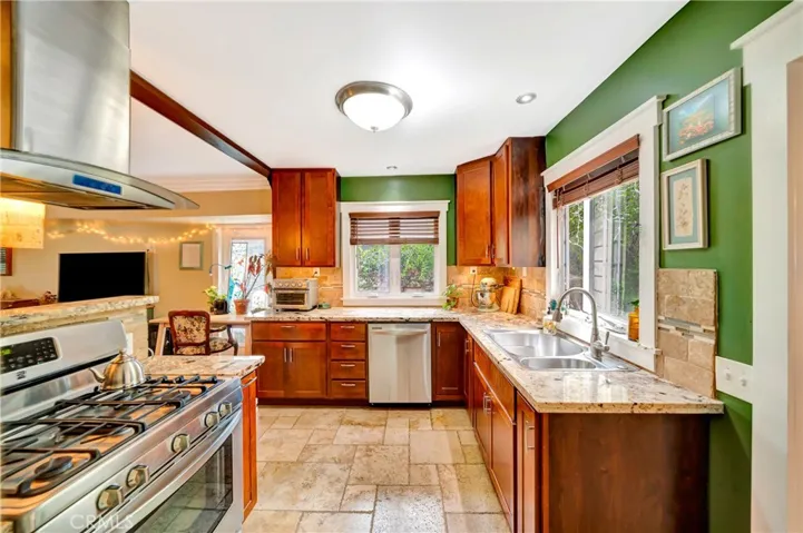 720 S Parton, Santa Ana, California 92701