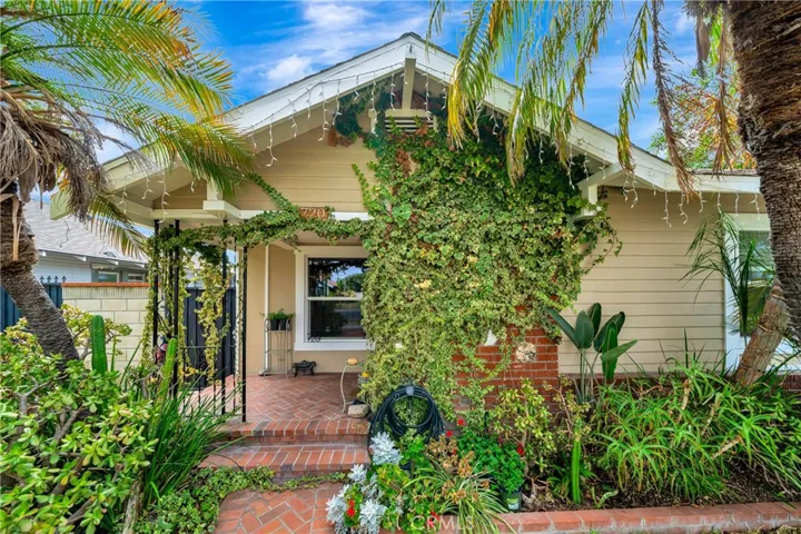 720 S Parton, Santa Ana, California 92701