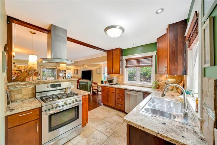 720 S Parton, Santa Ana, California 92701